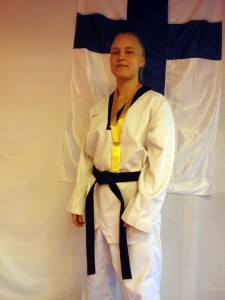 Nya bältesvärden för Taekwondo-atleter – Hilla 1.dan