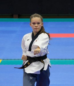 Taekwondourheilijoiden liikesarjaharjoittelu kaudella 2023-24
