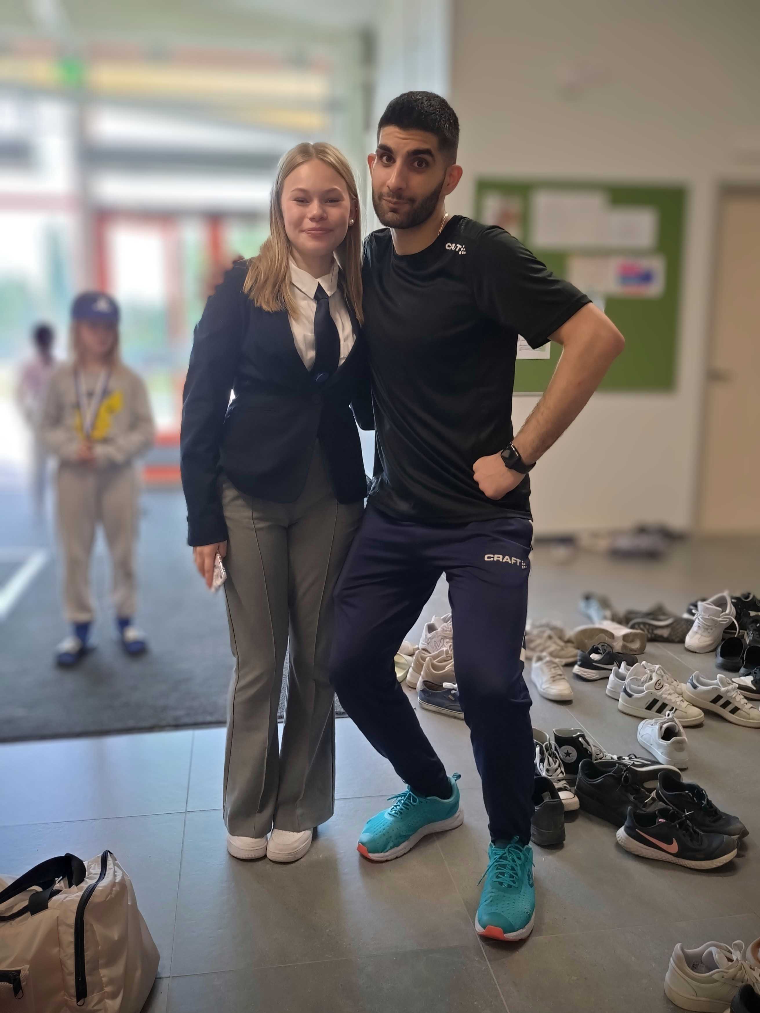 Aino Kortelainen teki ensieiintymisensä tuomarin roolissa ja Bardia valmensi ottelijoita yhdessä Mari Lapinsalon kanssa.